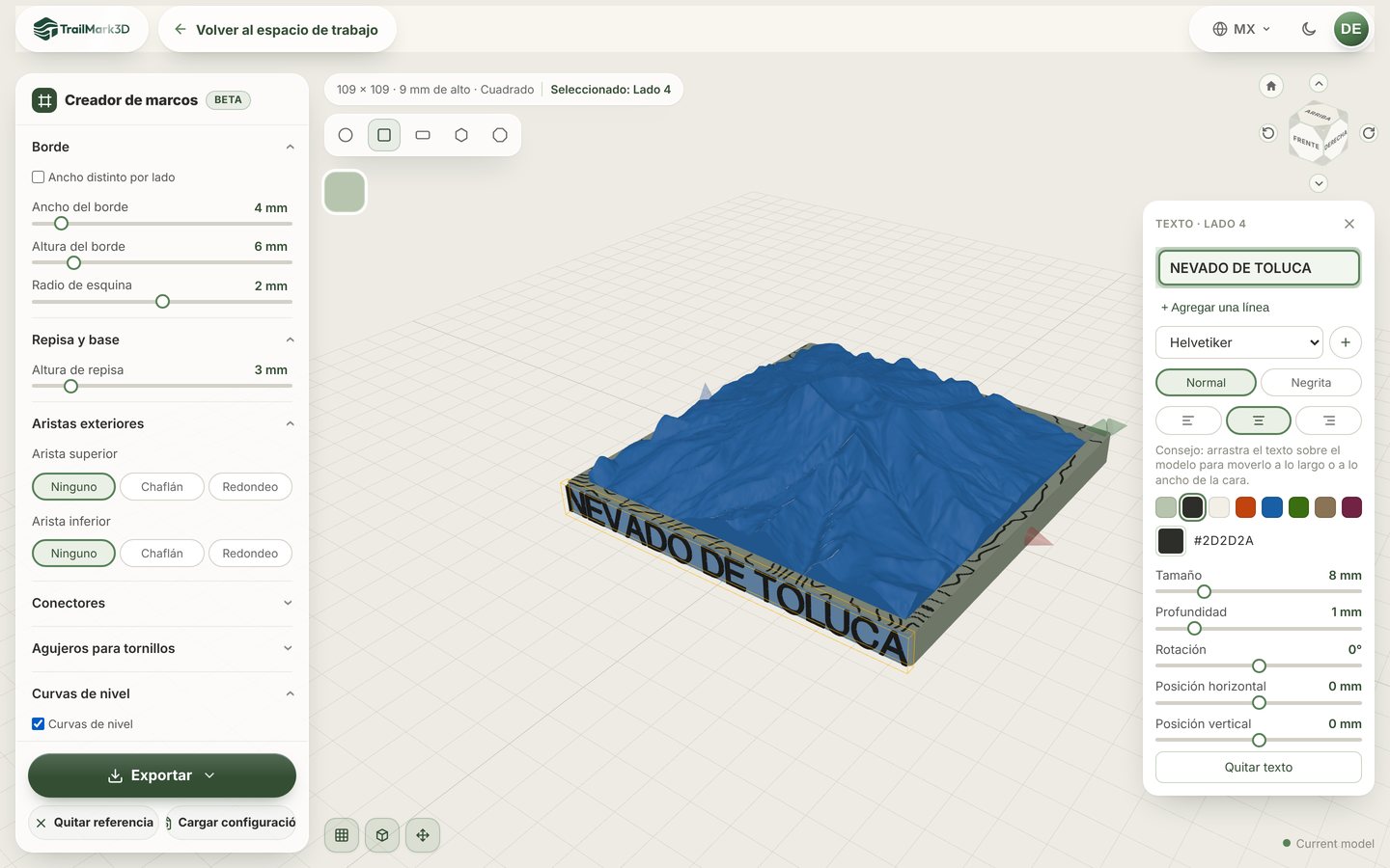 Un marco impreso en 3D diseñado en el Creador de marcos de TrailMark3D alrededor de un modelo de terreno del Nevado de Toluca, con NEVADO DE TOLUCA en texto oscuro en relieve en el frente y curvas de nivel en el borde