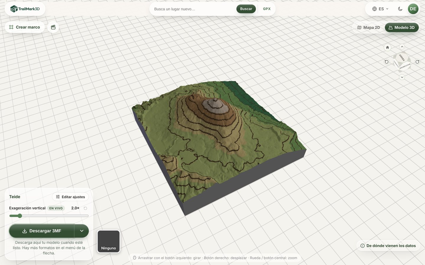Un mapa topográfico del Teide impreso en 3D generado en TrailMark3D, con curvas de nivel sobre franjas de color por altitud, verde en la base y claro en la cumbre